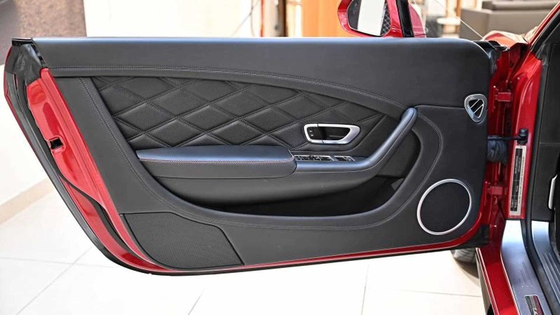 Bentley Continental GTC — photo 19