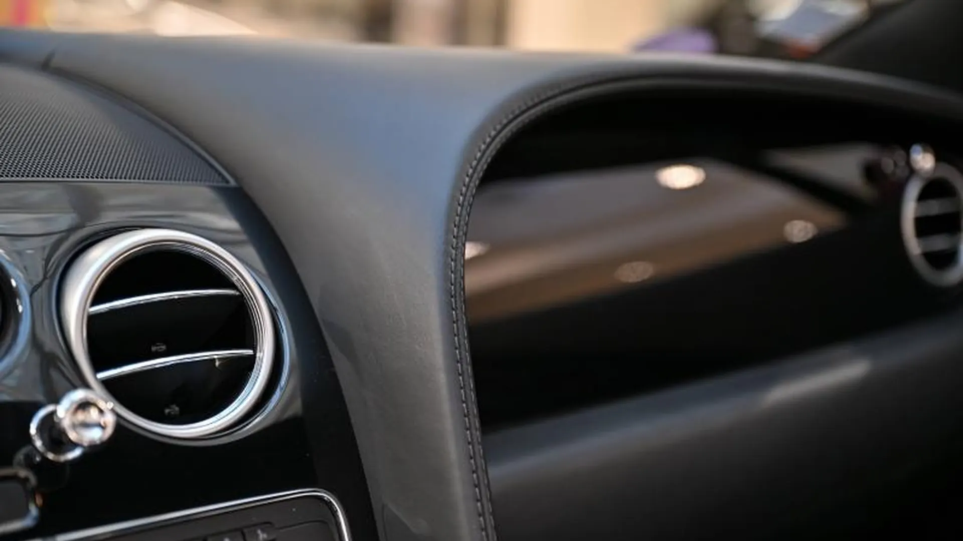 Bentley Continental GTC — photo 33