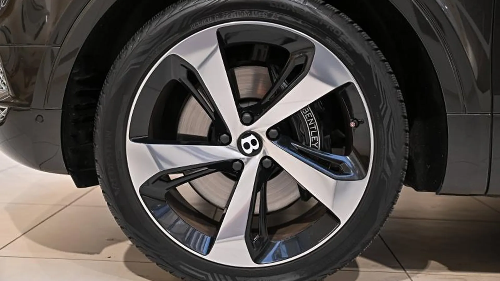 Bentley Bentayga — photo 27