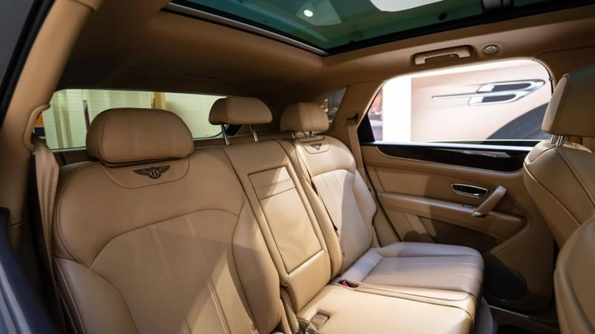 Bentley Bentayga — photo 3