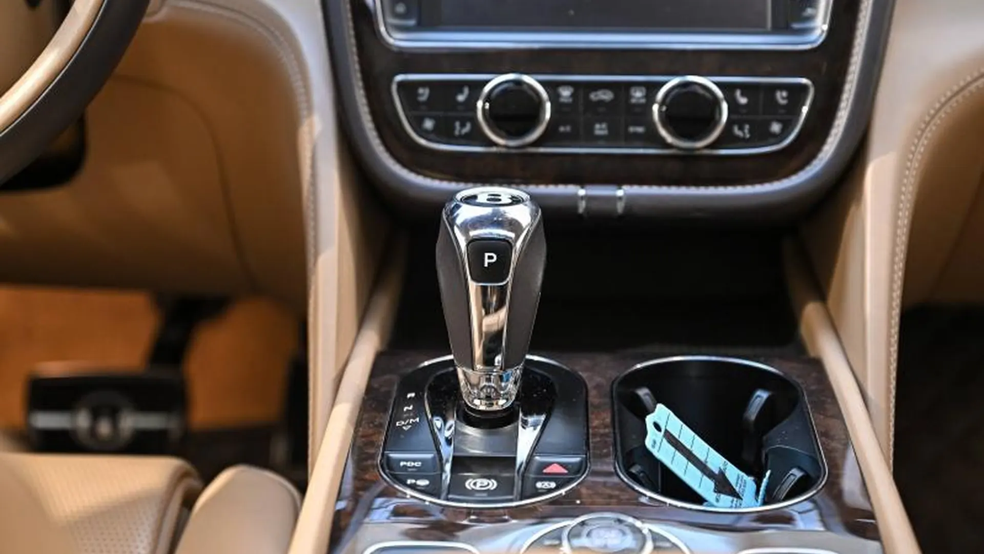 Bentley Bentayga — photo 36