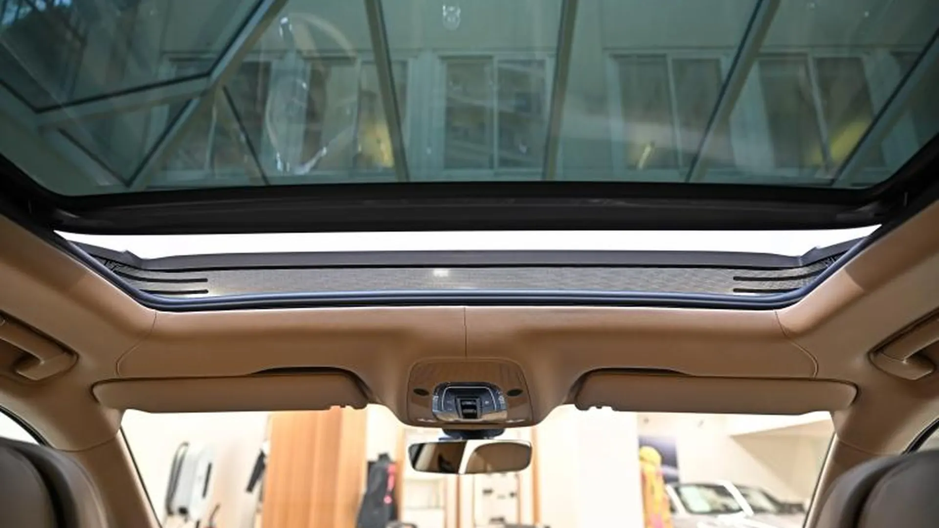 Bentley Bentayga — photo 33