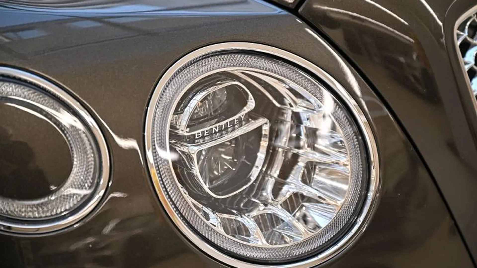 Bentley Bentayga — photo 21