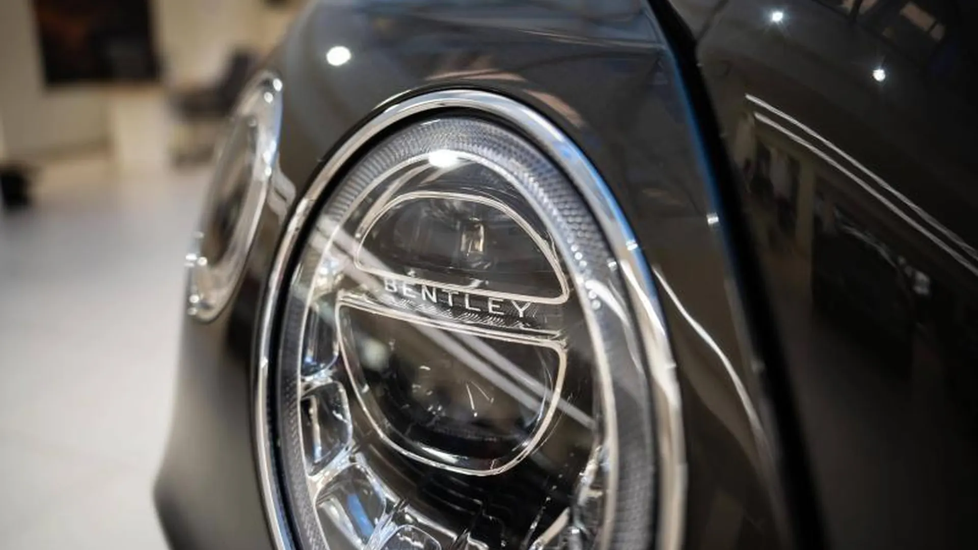 Bentley Bentayga — photo 13