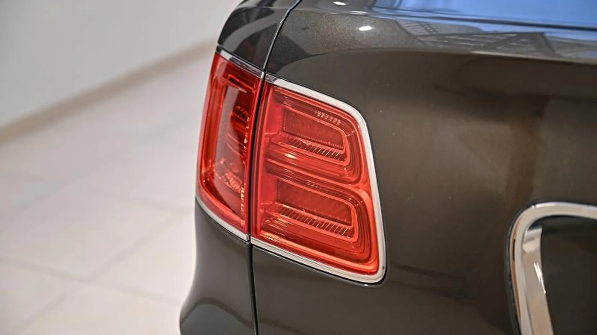 Bentley Bentayga — photo 17