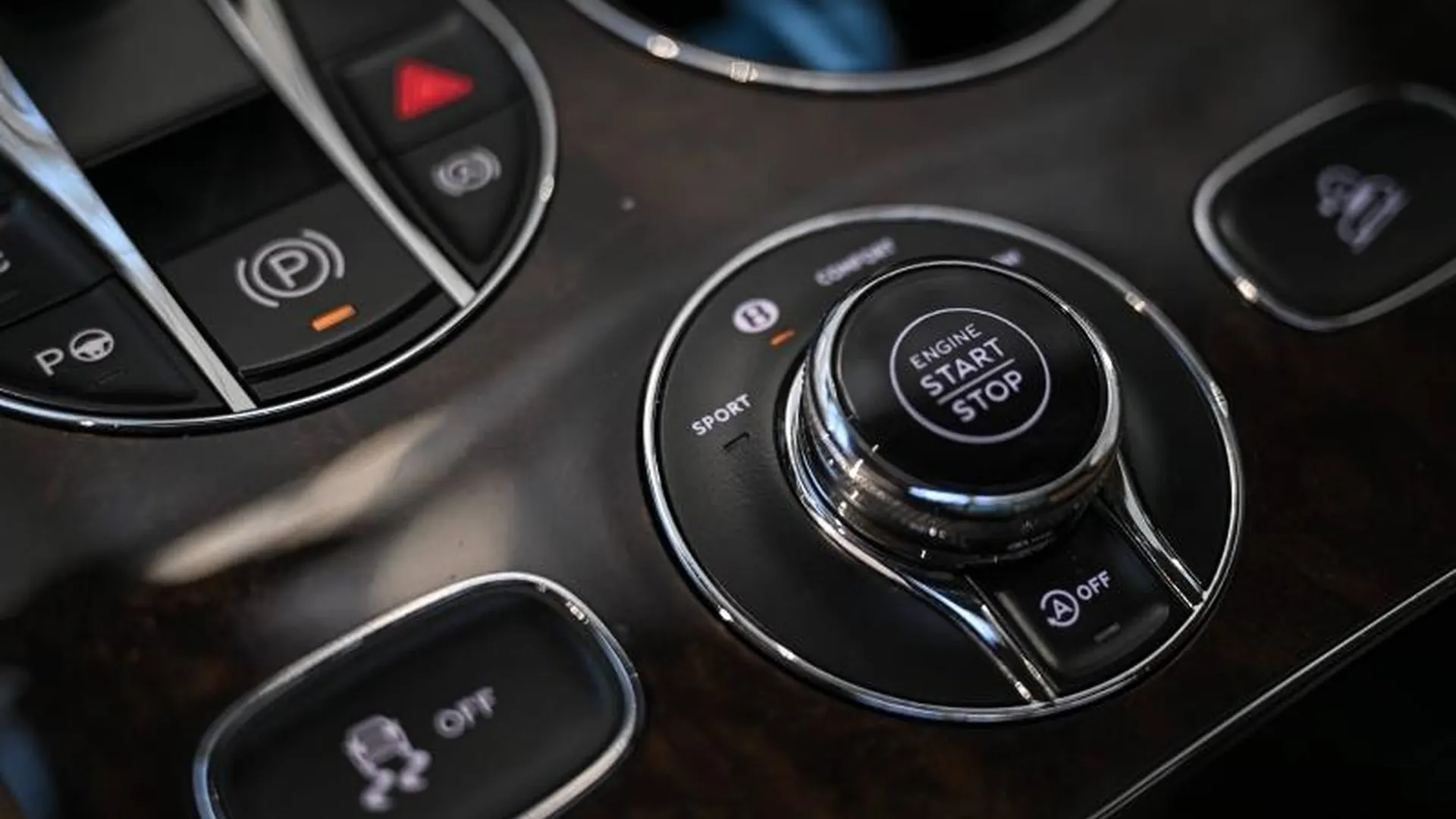 Bentley Bentayga — photo 42