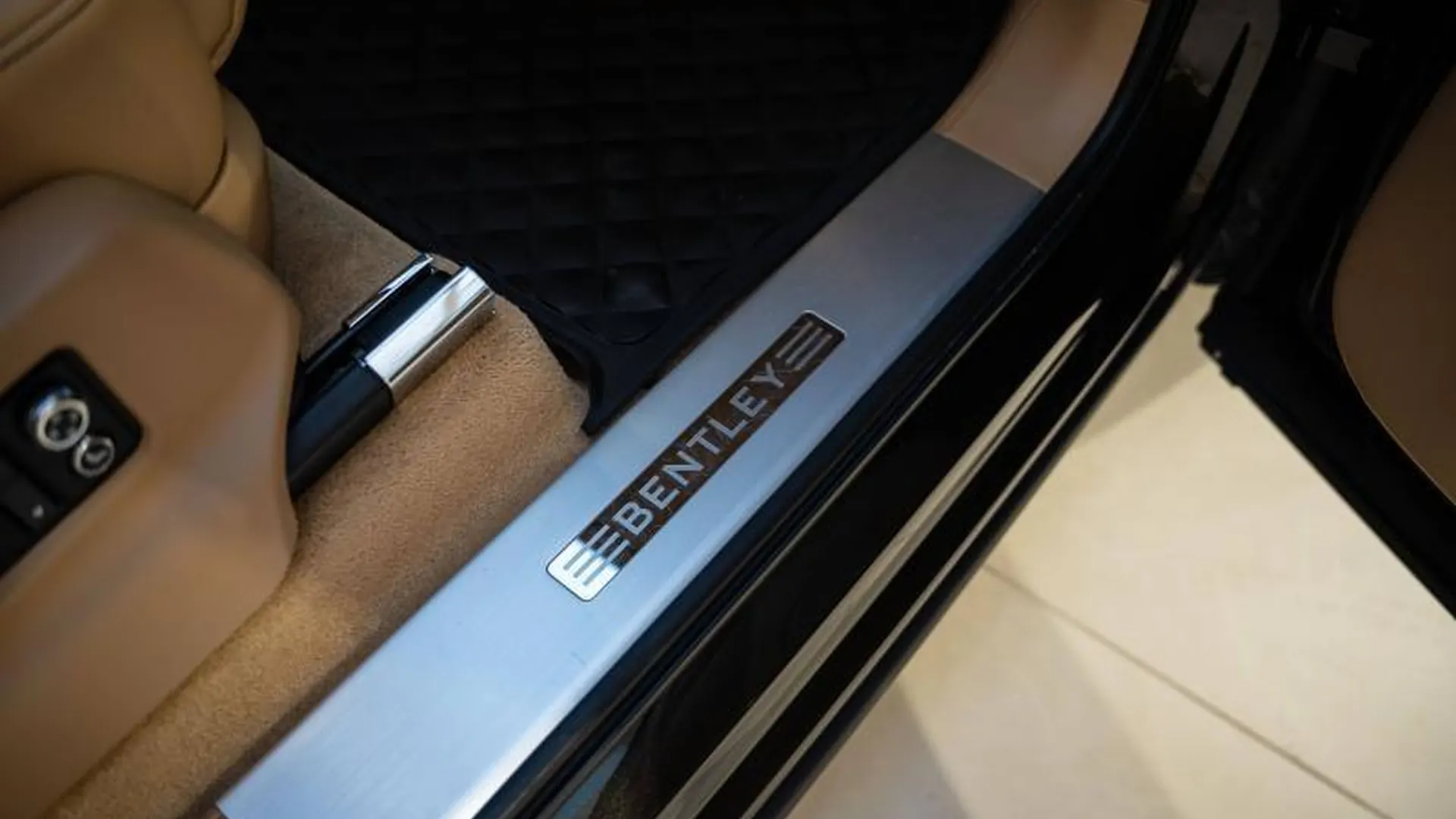 Bentley Bentayga — photo 5