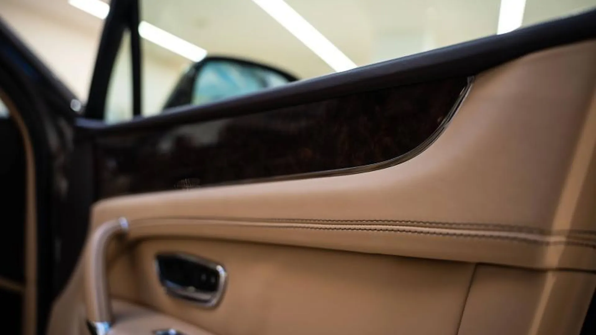 Bentley Bentayga — photo 8