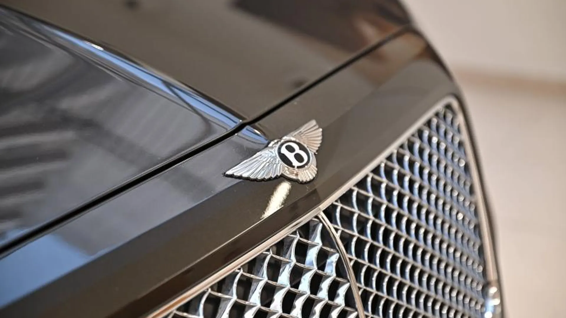 Bentley Bentayga — photo 22