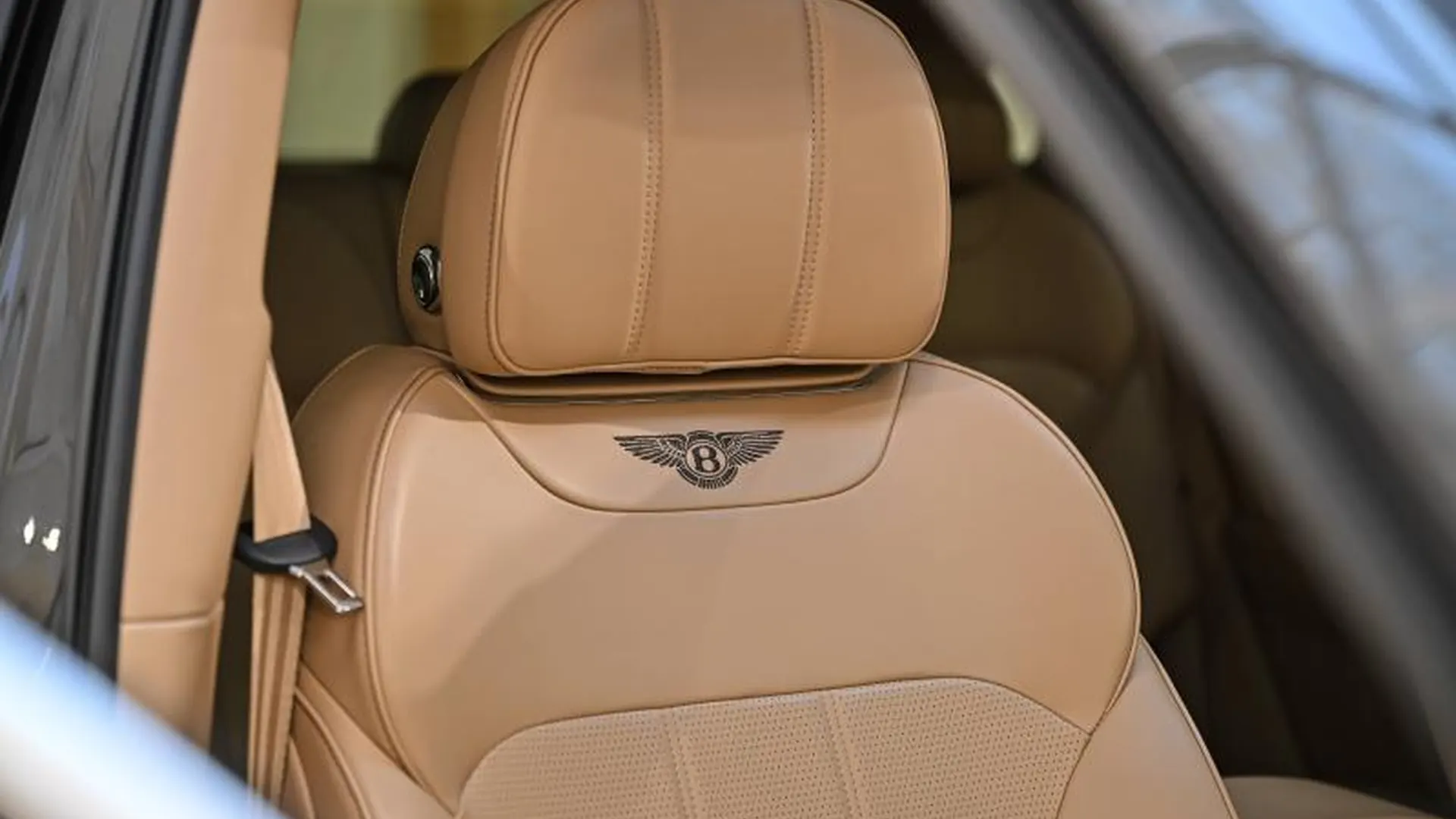 Bentley Bentayga — photo 23