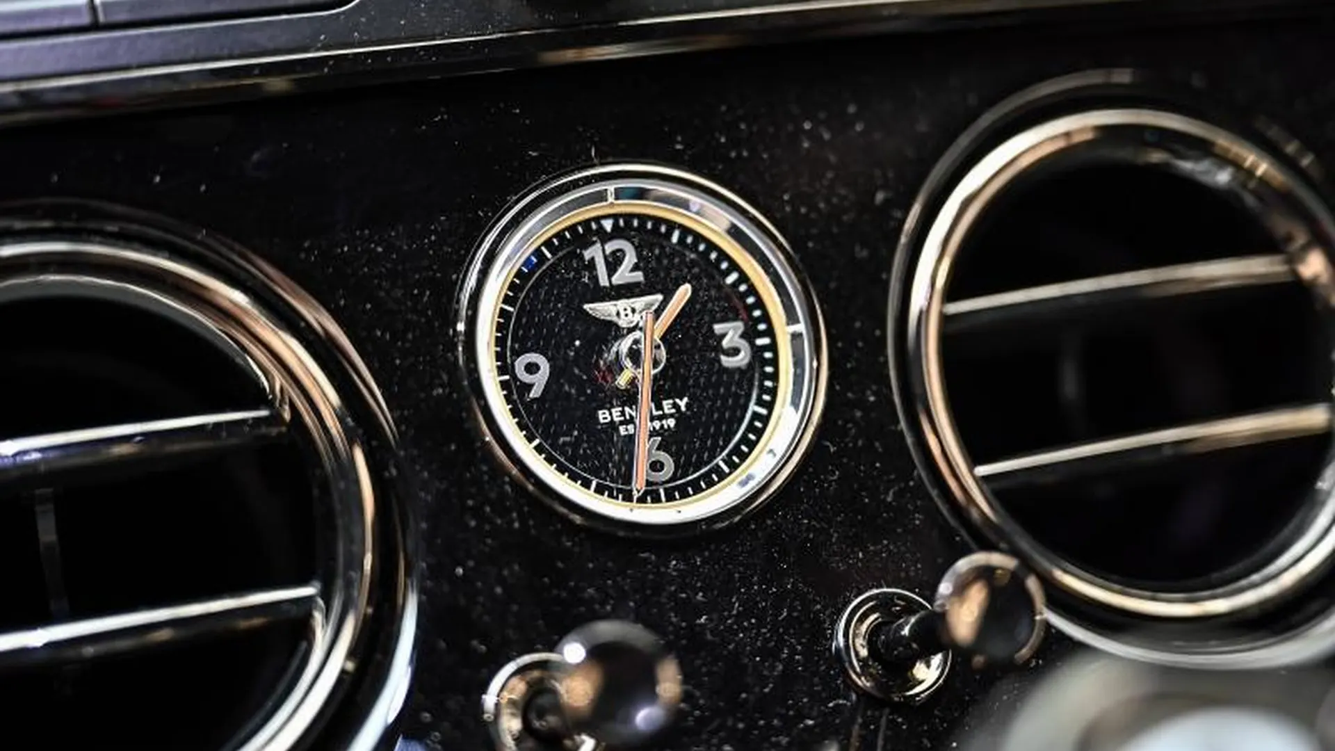 Bentley Continental — photo 33