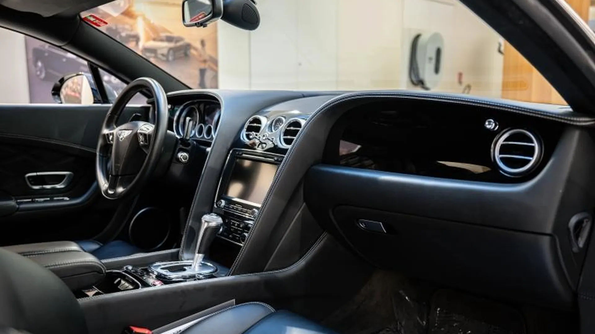 Bentley Continental GT — photo 14