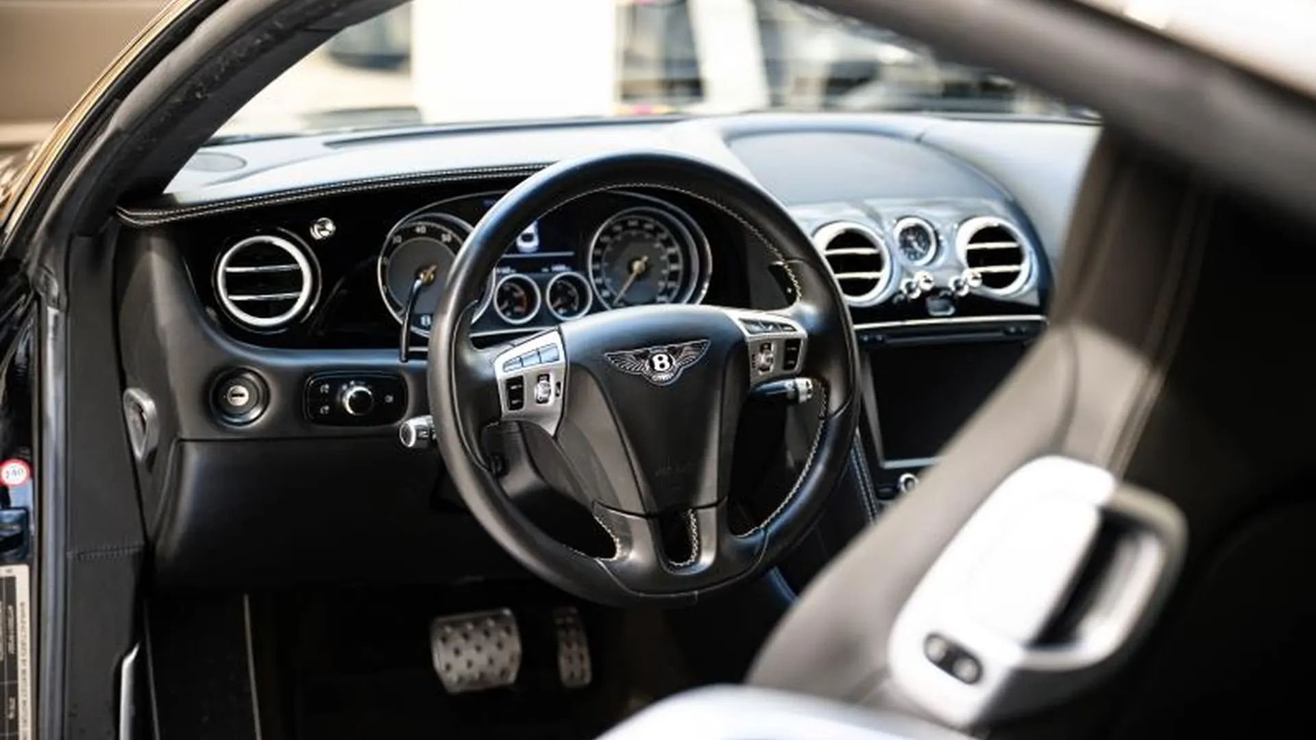 Bentley Continental GT — photo 19
