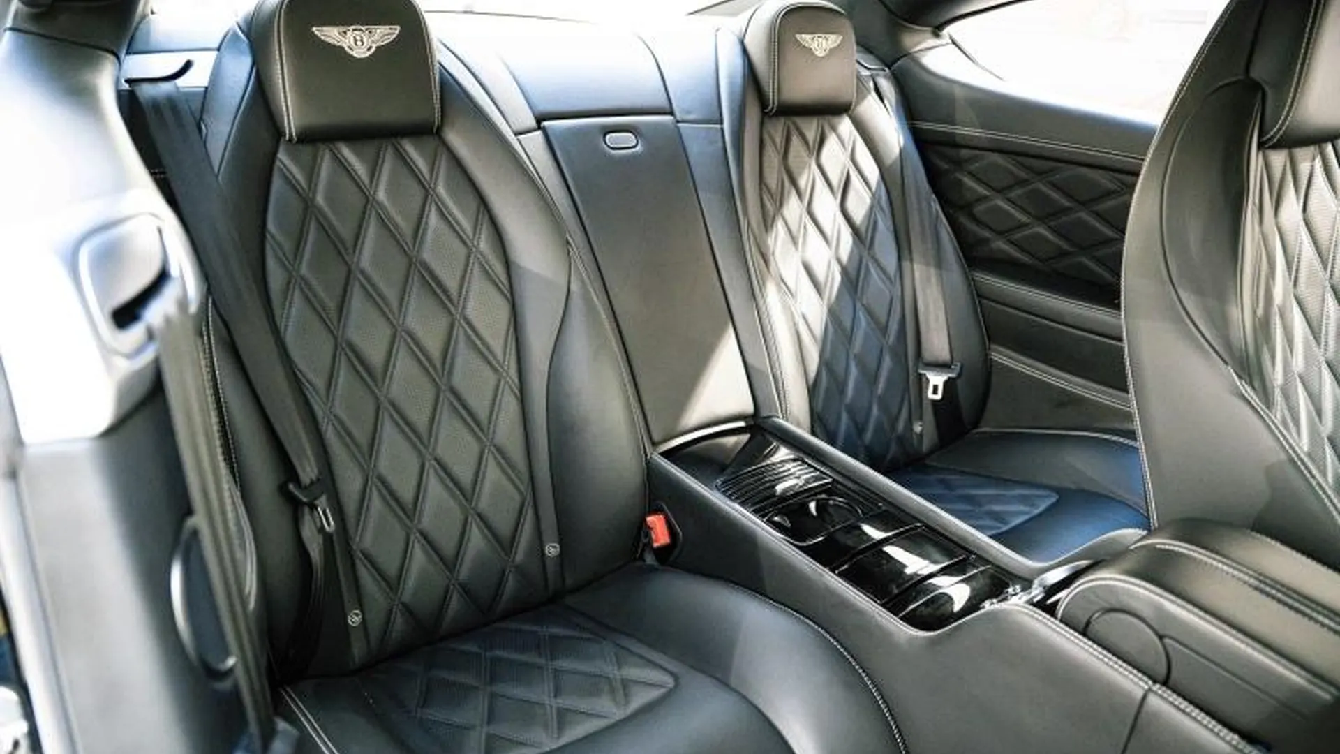 Bentley Continental GT — photo 17