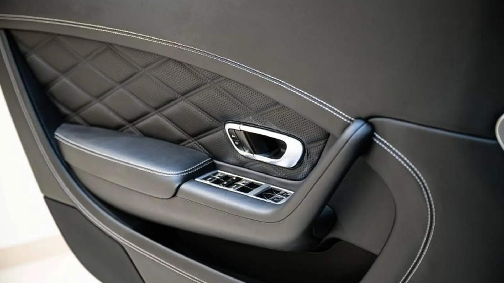 Bentley Continental GT — photo 34