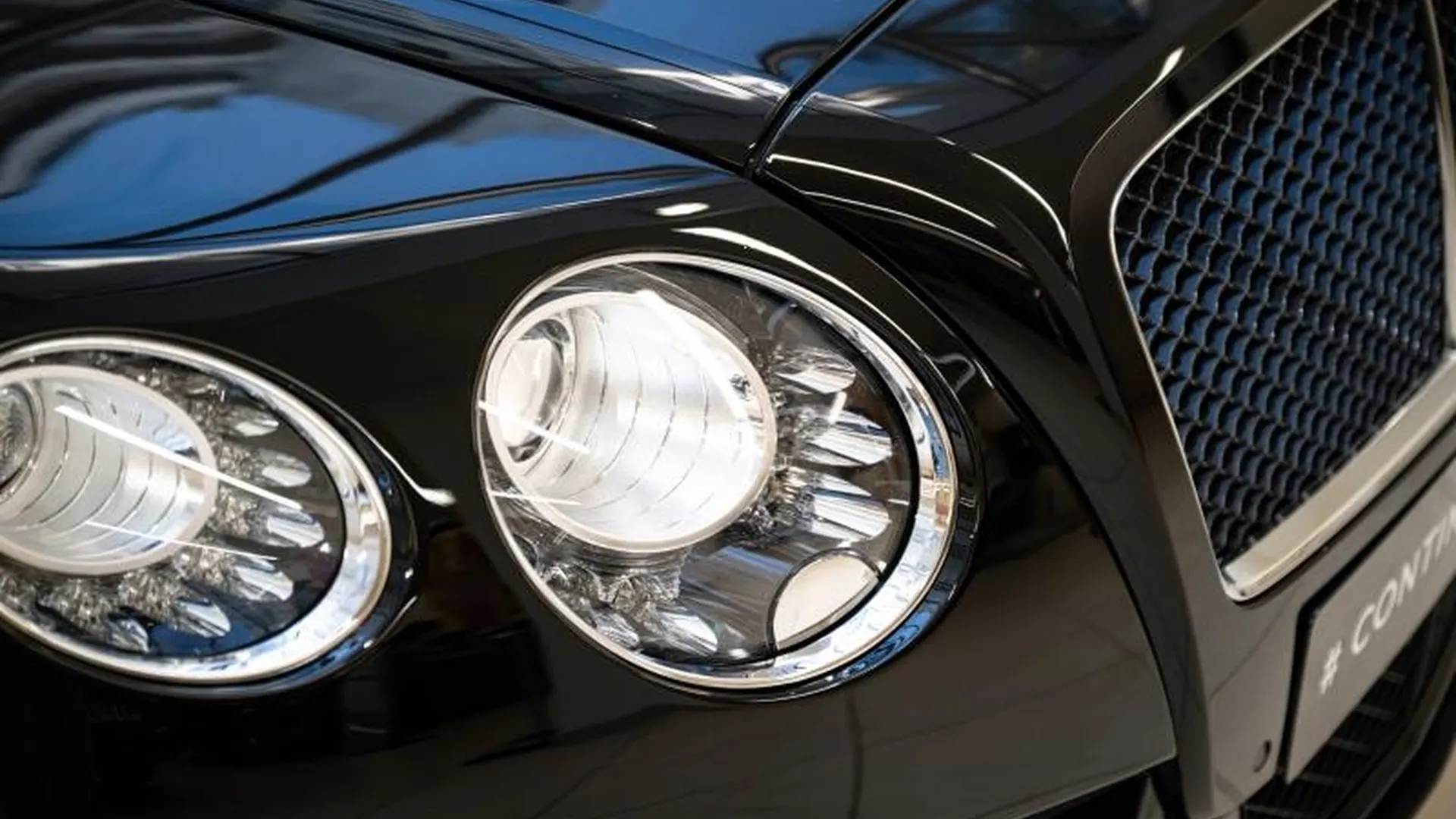 Bentley Continental GT — photo 11