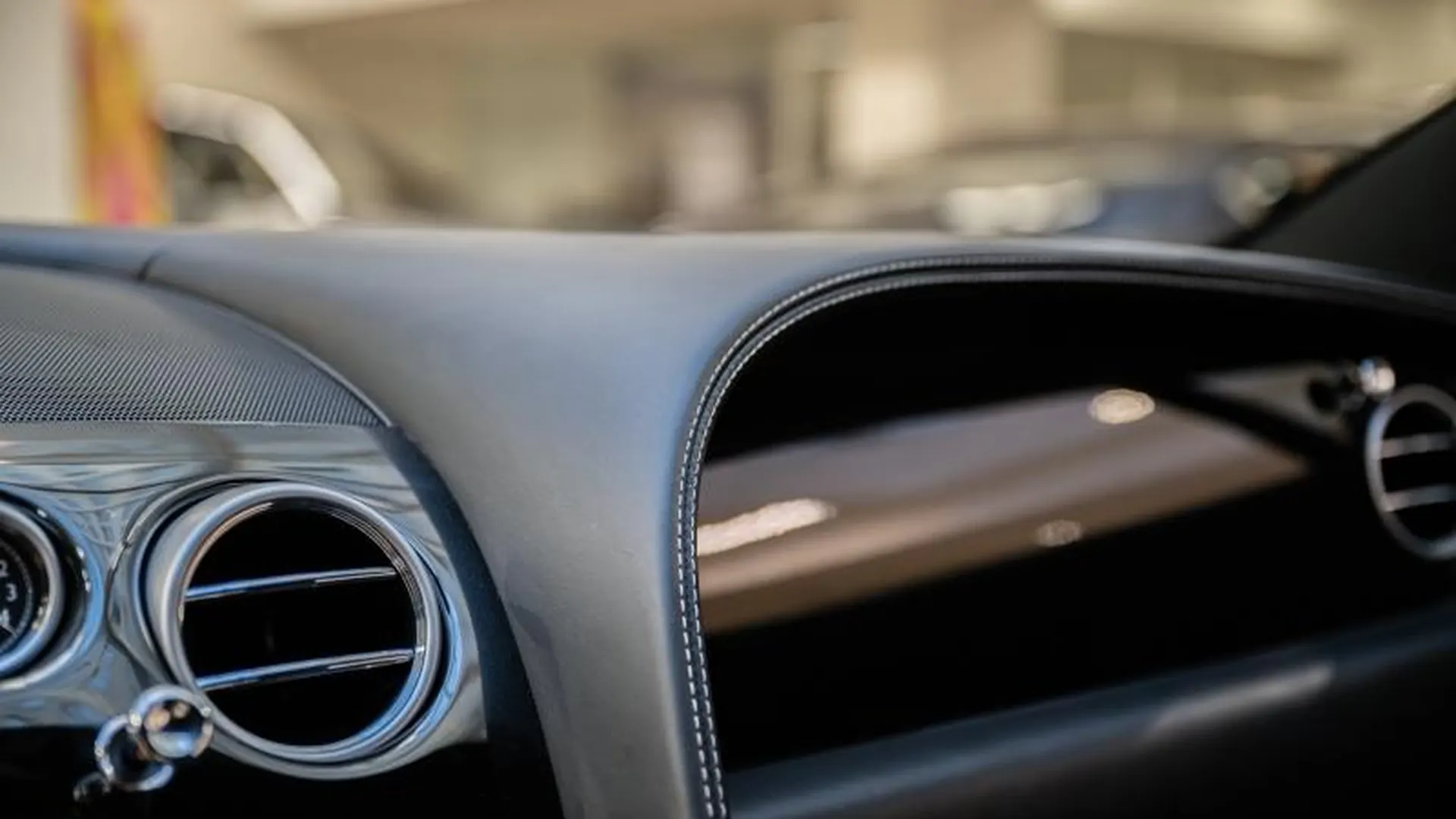 Bentley Continental GT — photo 33