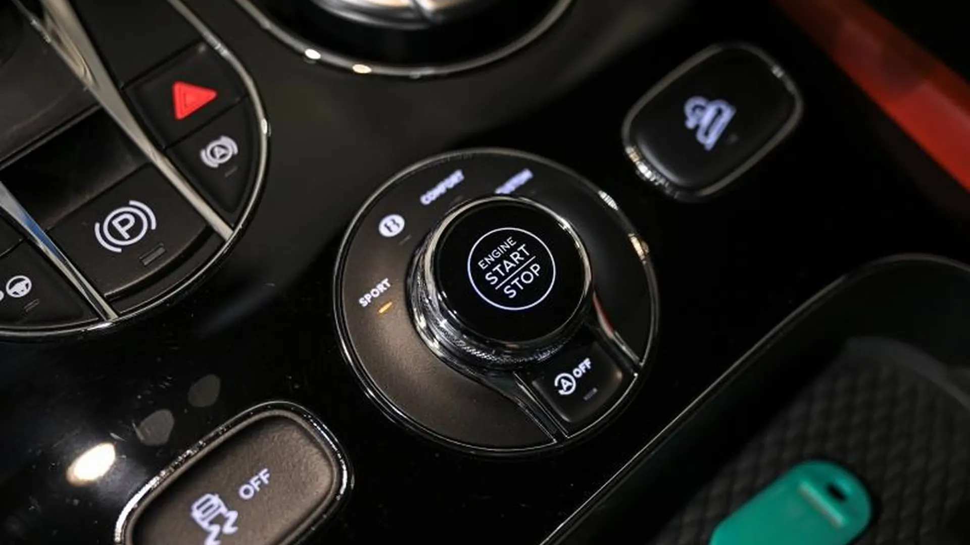 Bentley Bentayga — photo 40