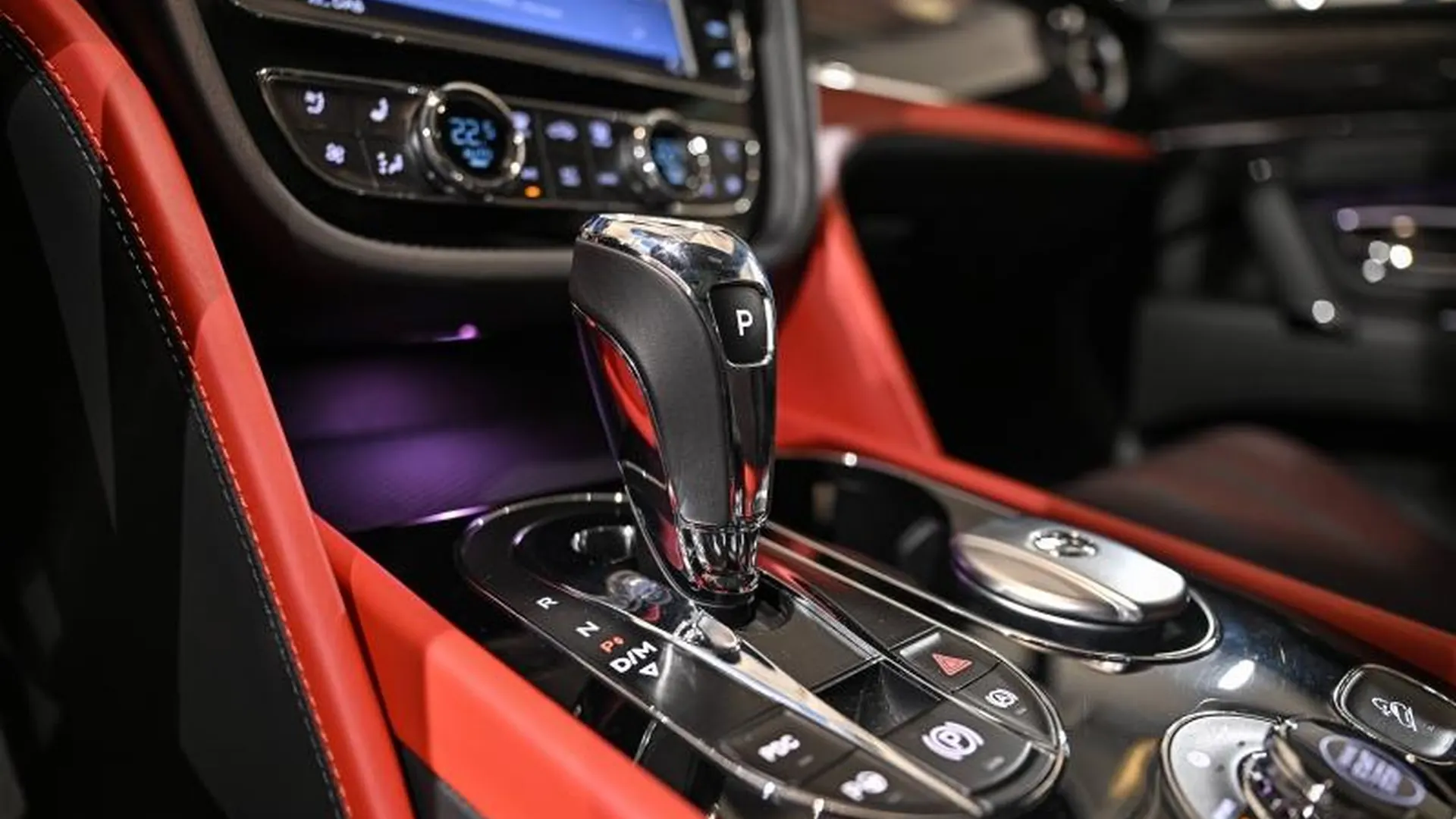 Bentley Bentayga — photo 39