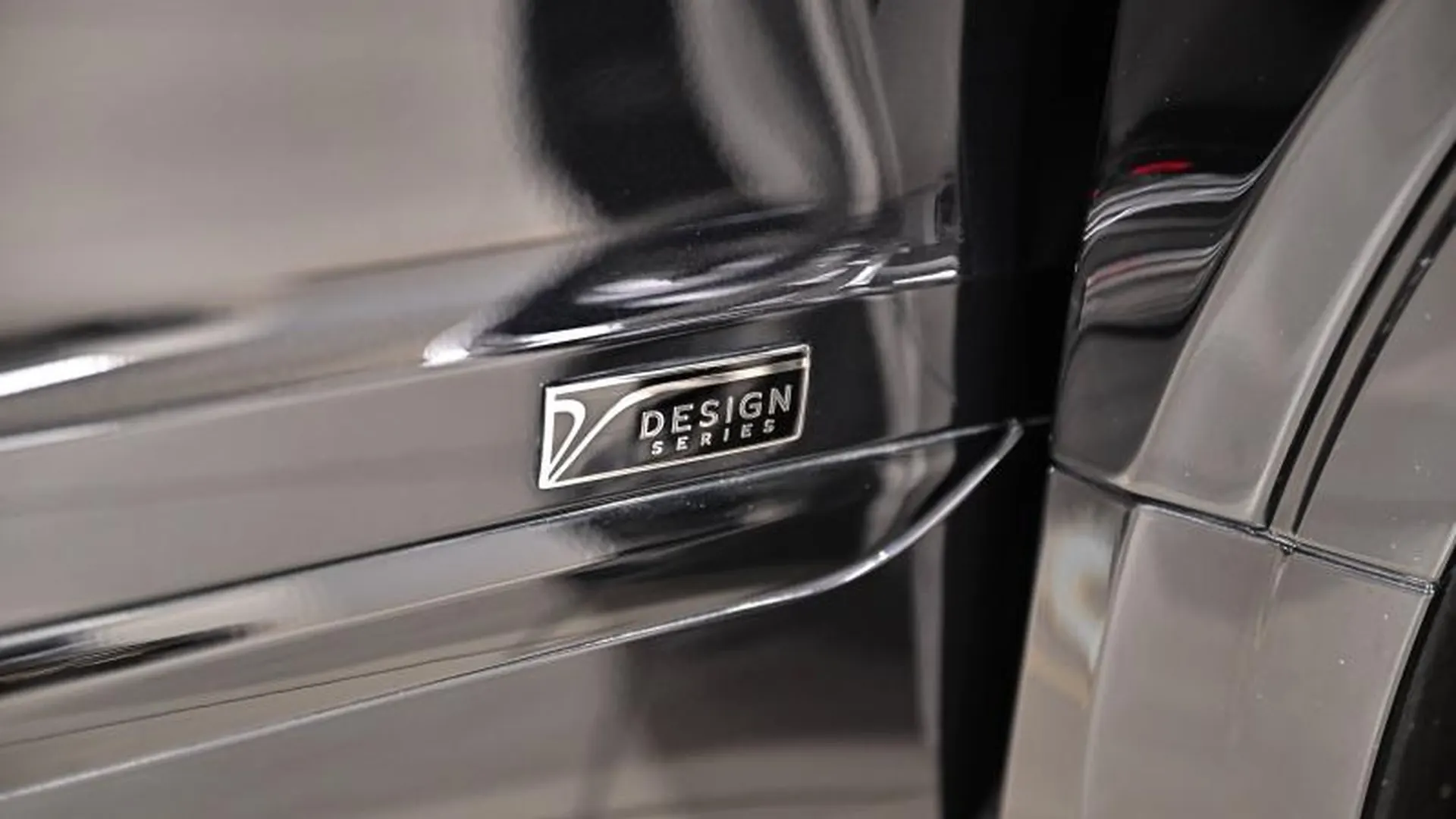 Bentley Bentayga — photo 23