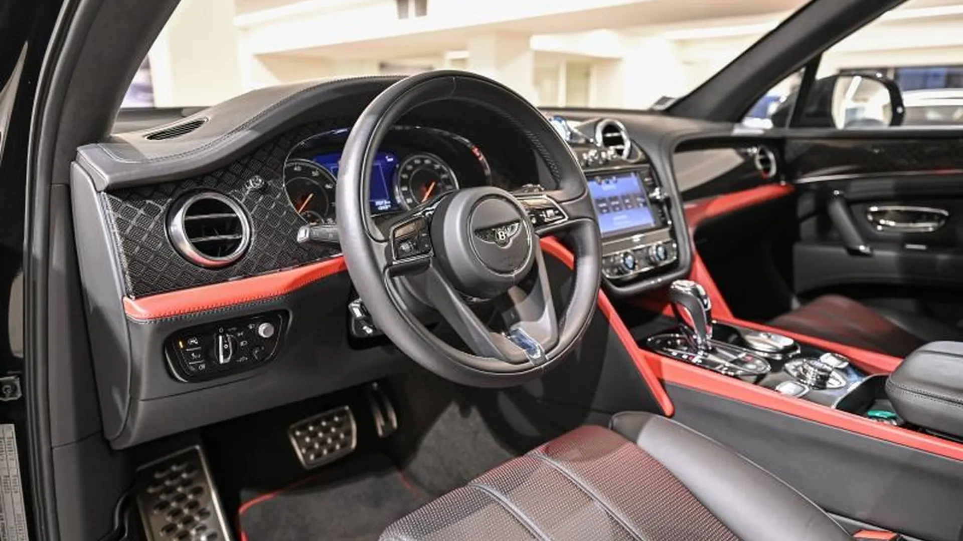 Bentley Bentayga — photo 16