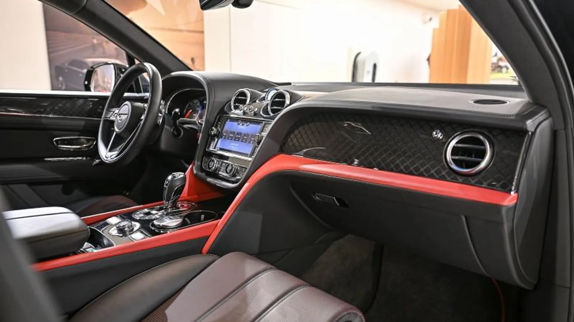 Bentley Bentayga — photo 20