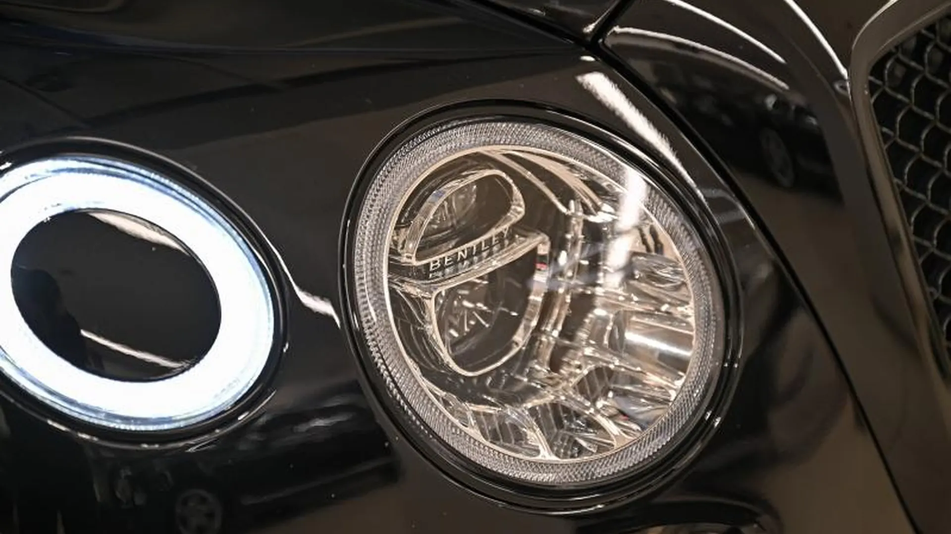 Bentley Bentayga — photo 12