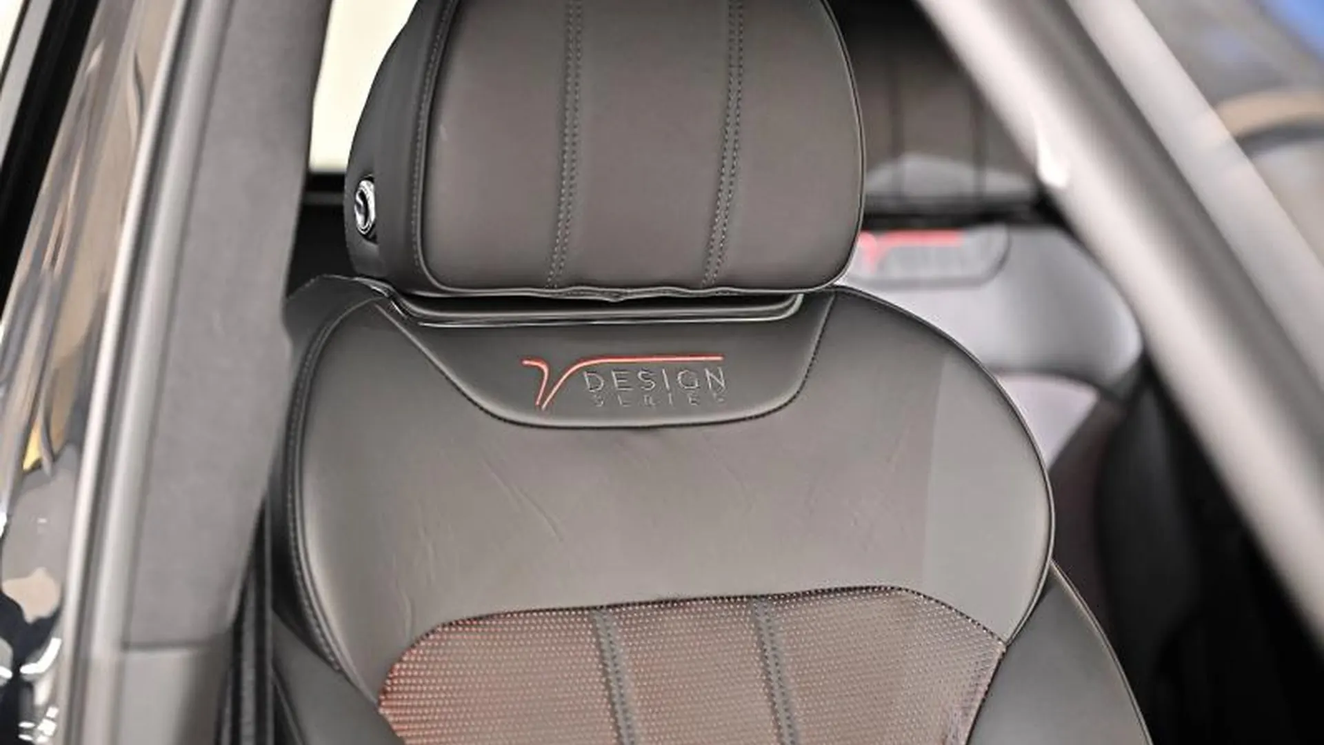Bentley Bentayga — photo 22