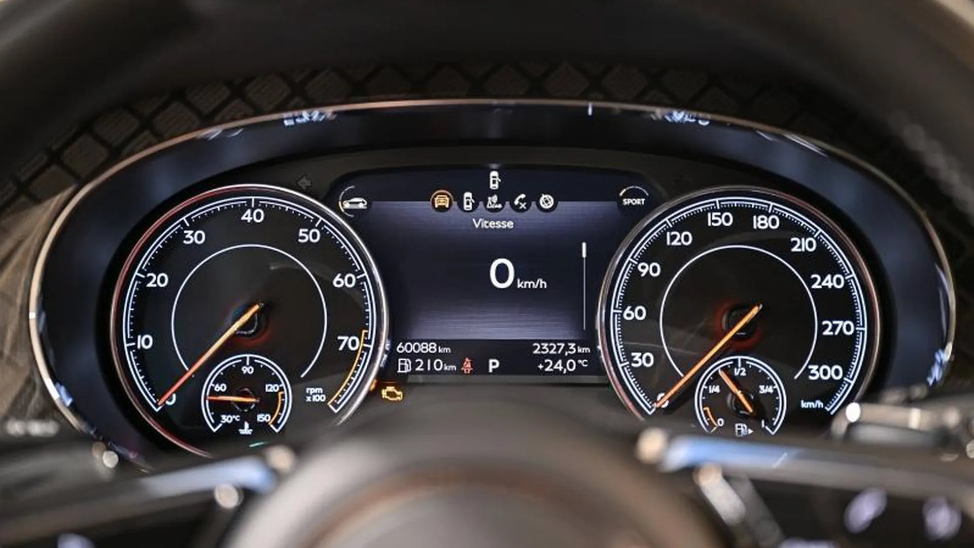 Bentley Bentayga — photo 32