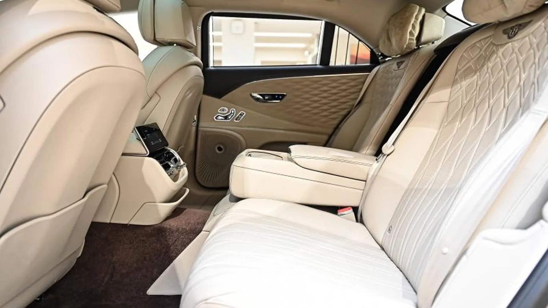 Bentley Flying Spur — photo 25