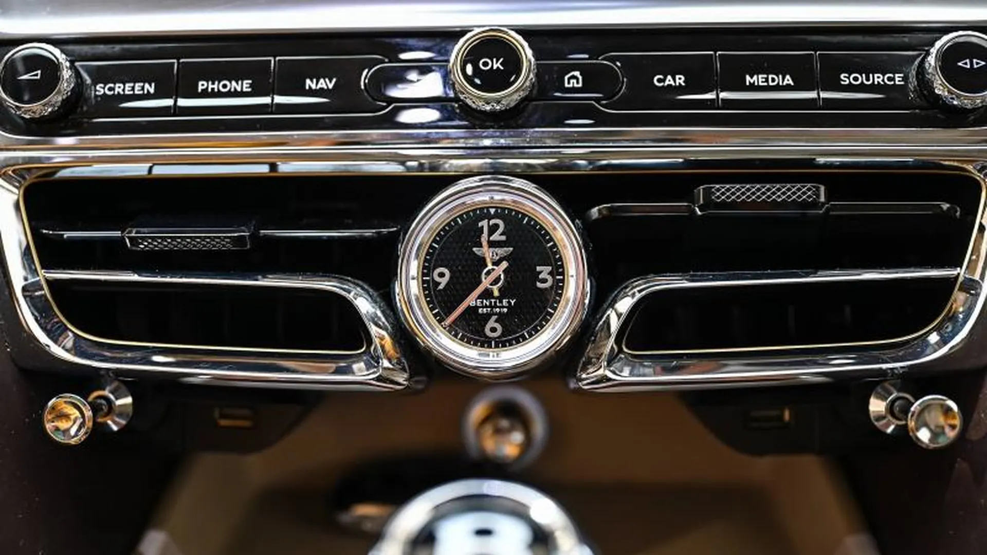 Bentley Flying Spur — photo 37