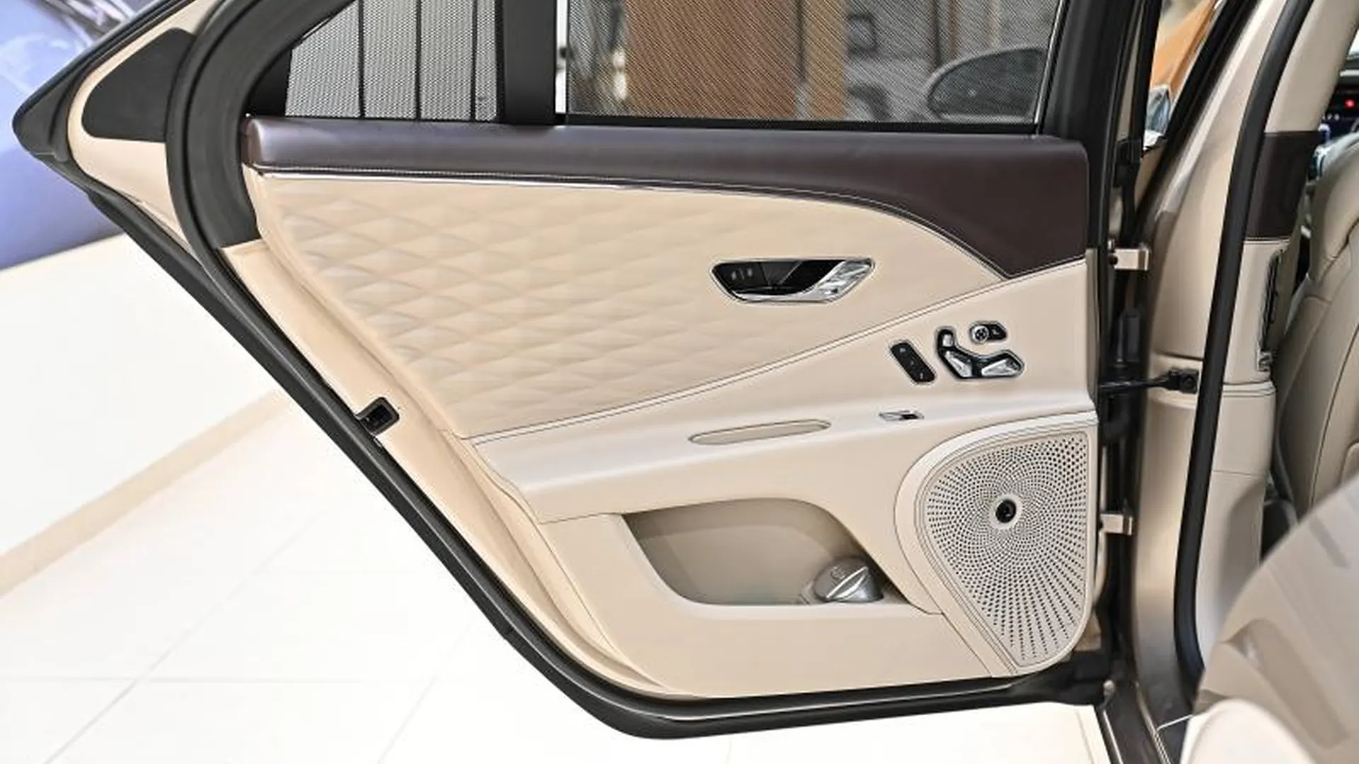 Bentley Flying Spur — photo 24