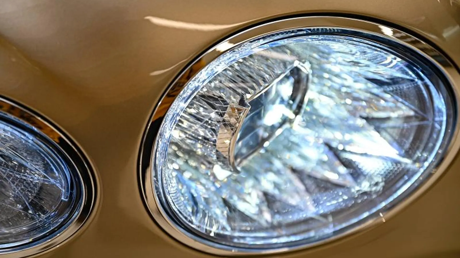 Bentley Flying Spur — photo 16
