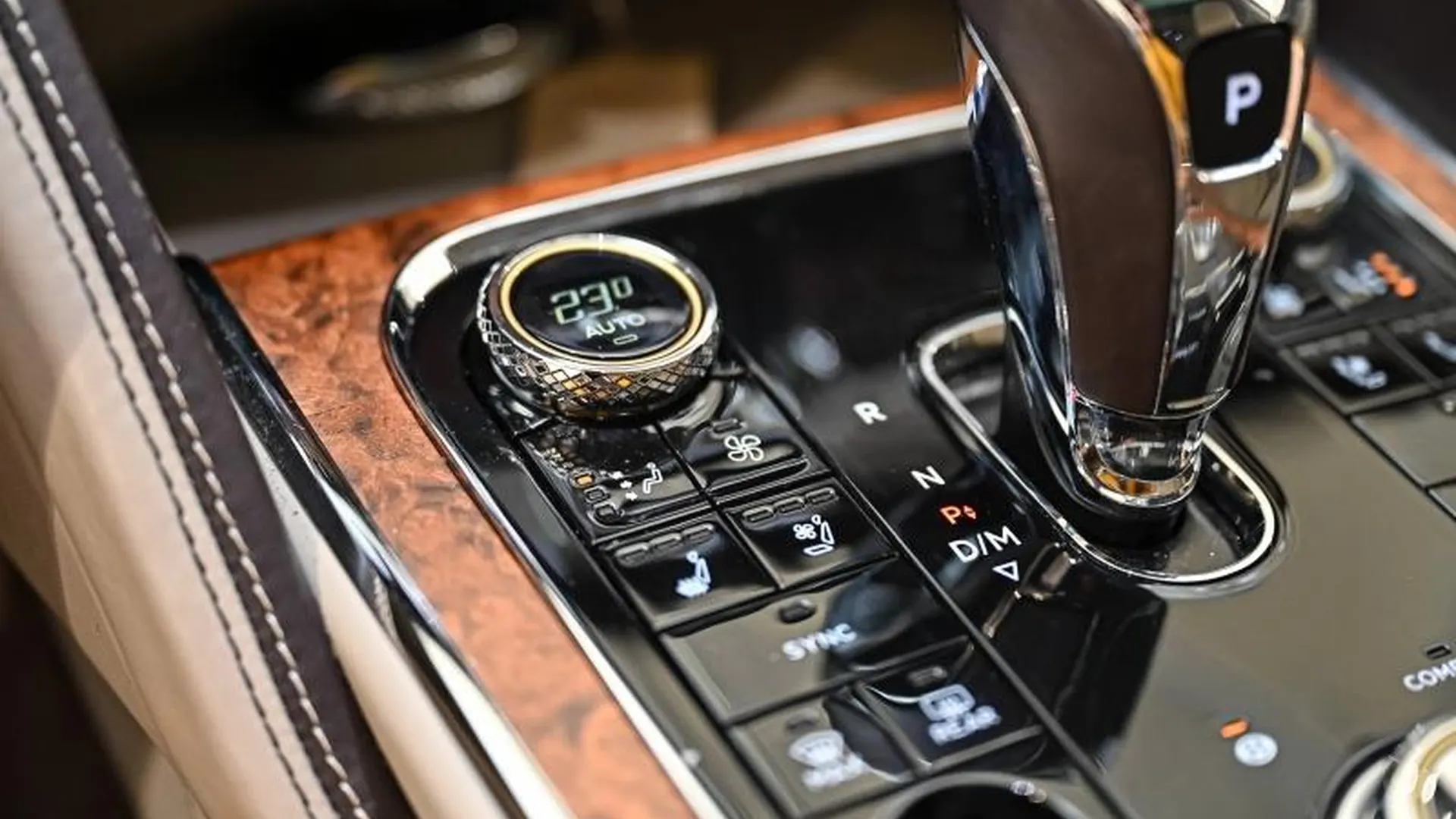 Bentley Flying Spur — photo 42