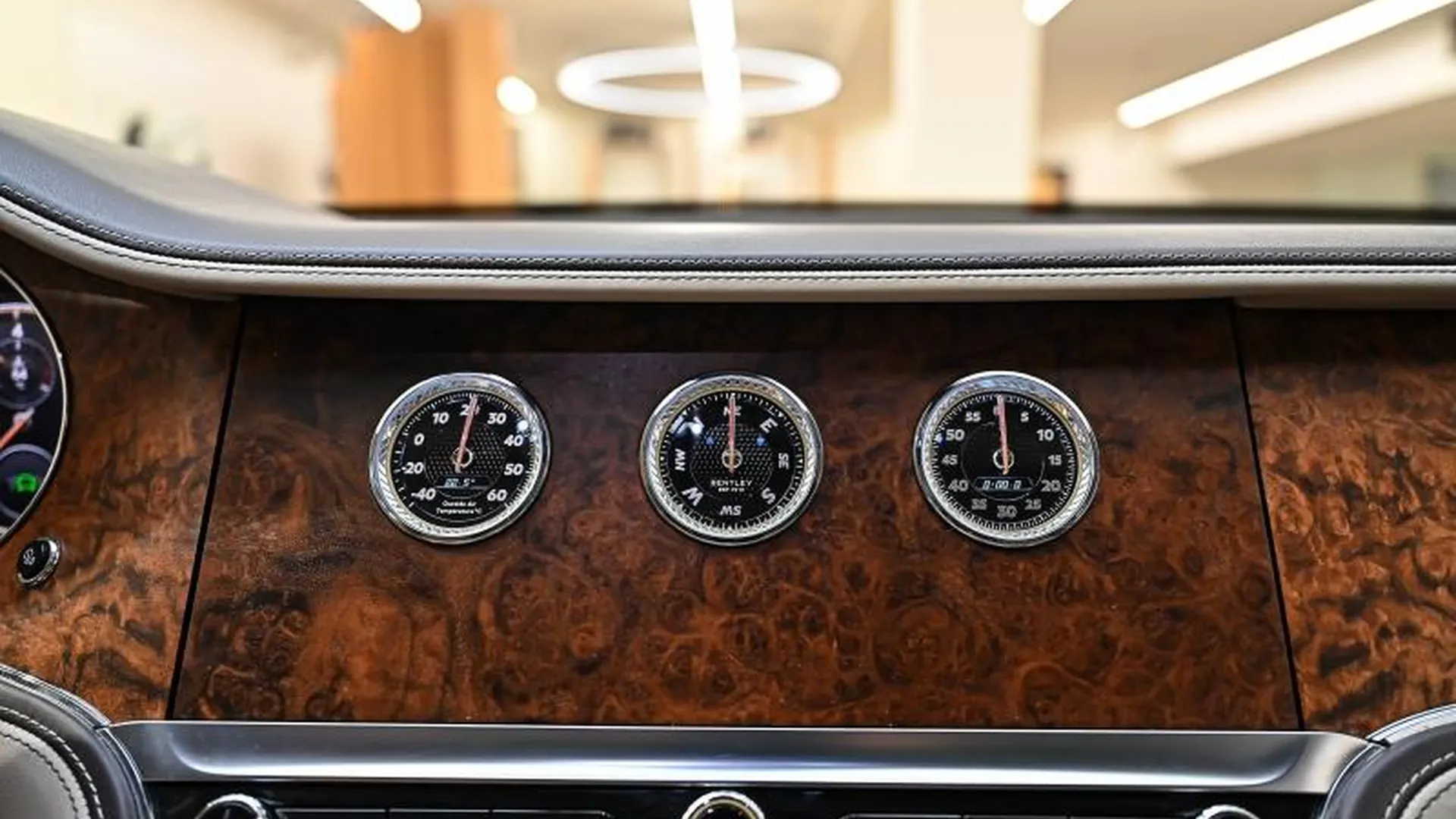 Bentley Flying Spur — photo 39