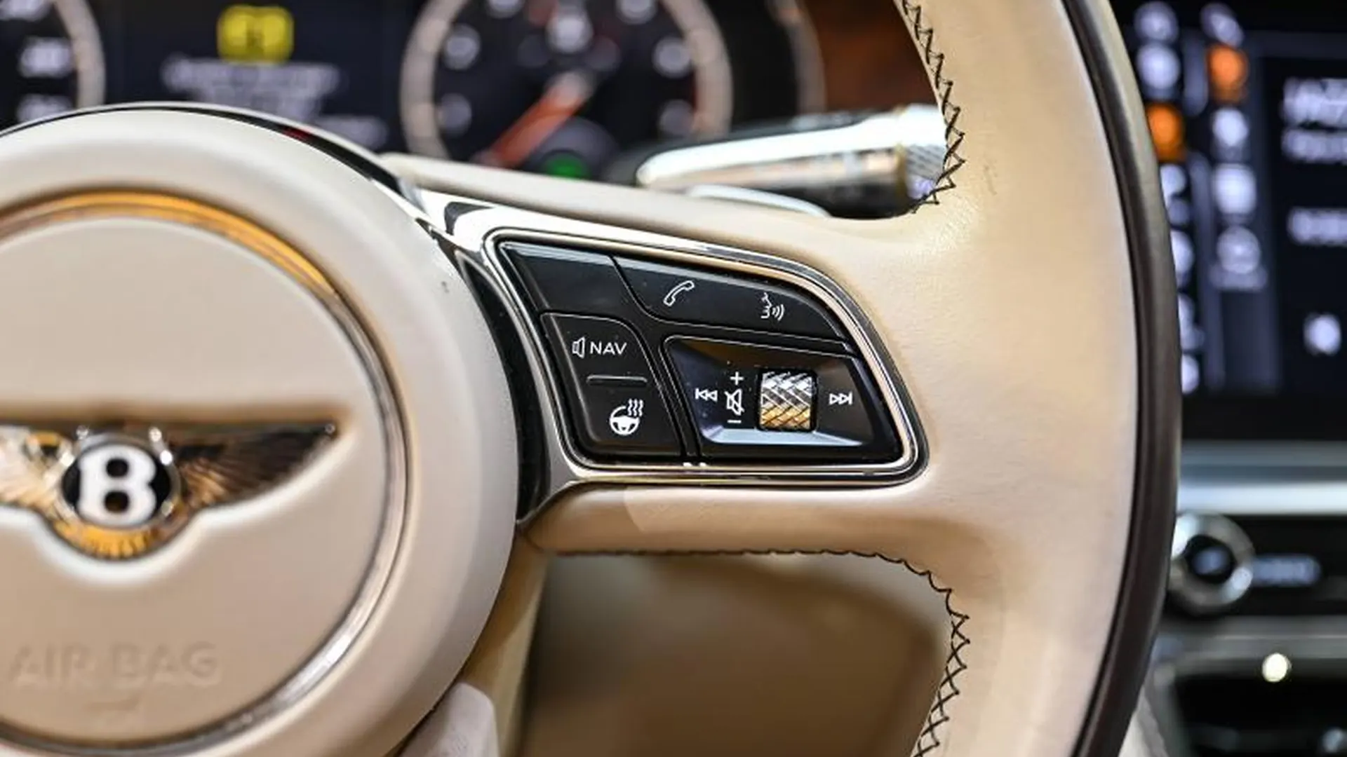 Bentley Flying Spur — photo 36