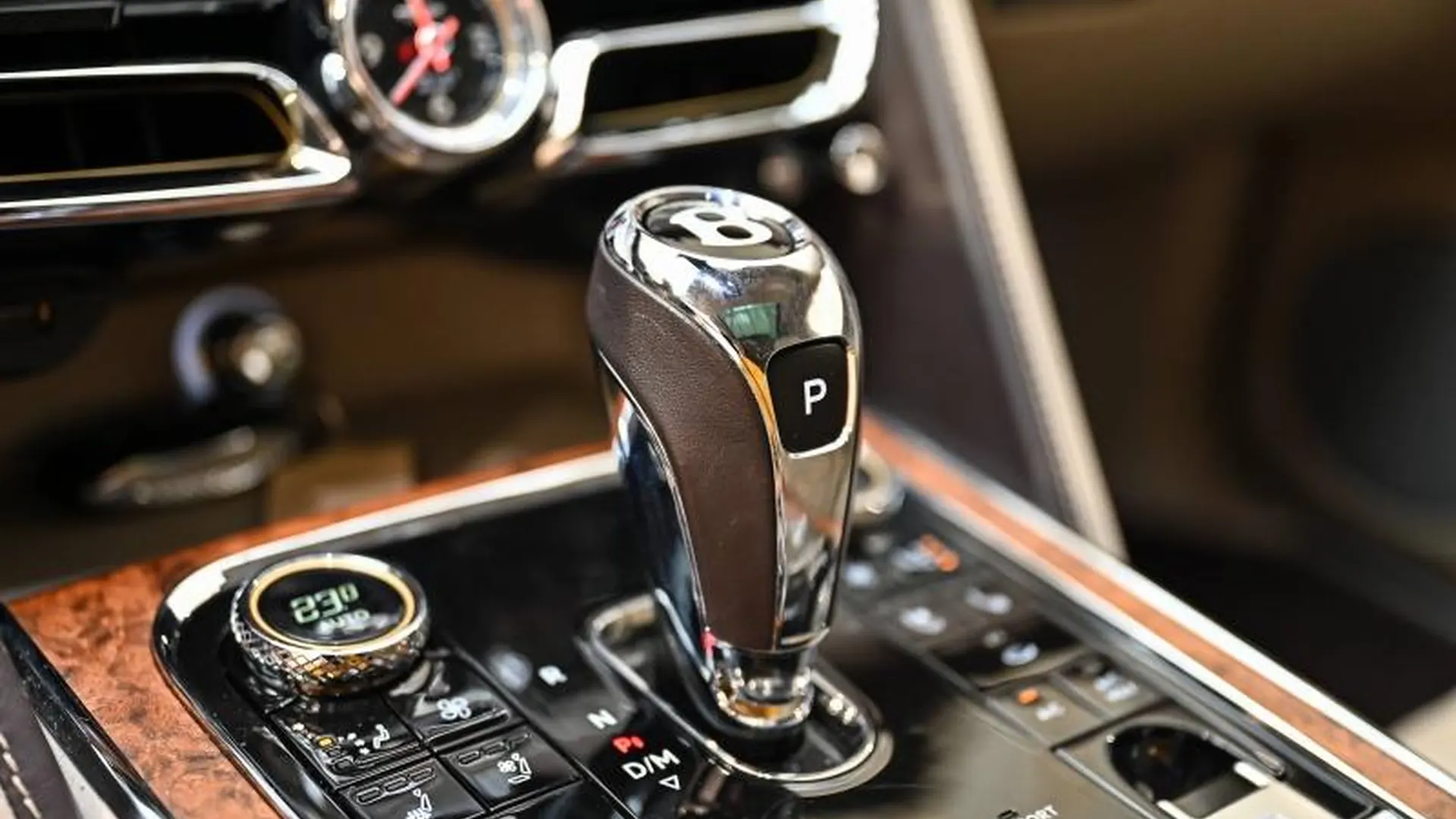 Bentley Flying Spur — photo 41