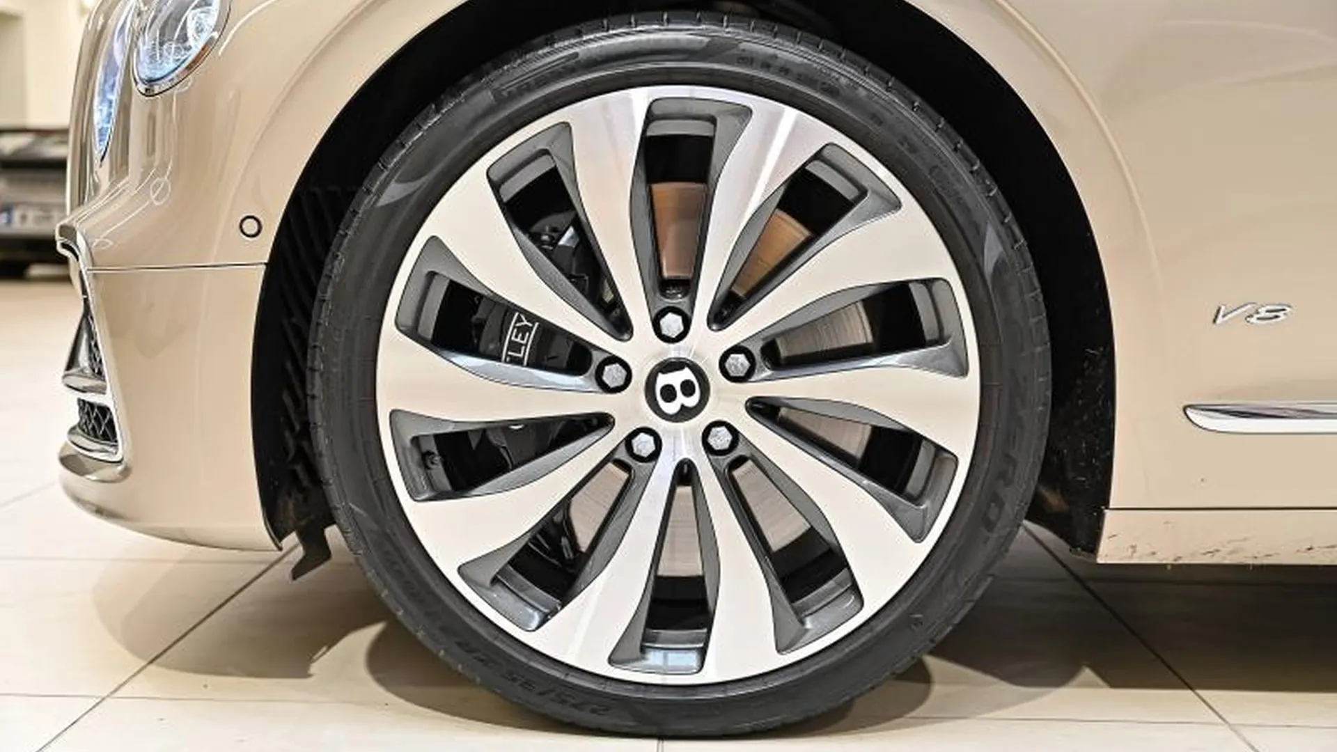 Bentley Flying Spur — photo 11