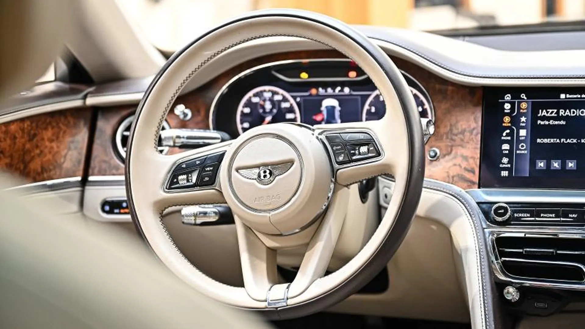 Bentley Flying Spur — photo 18
