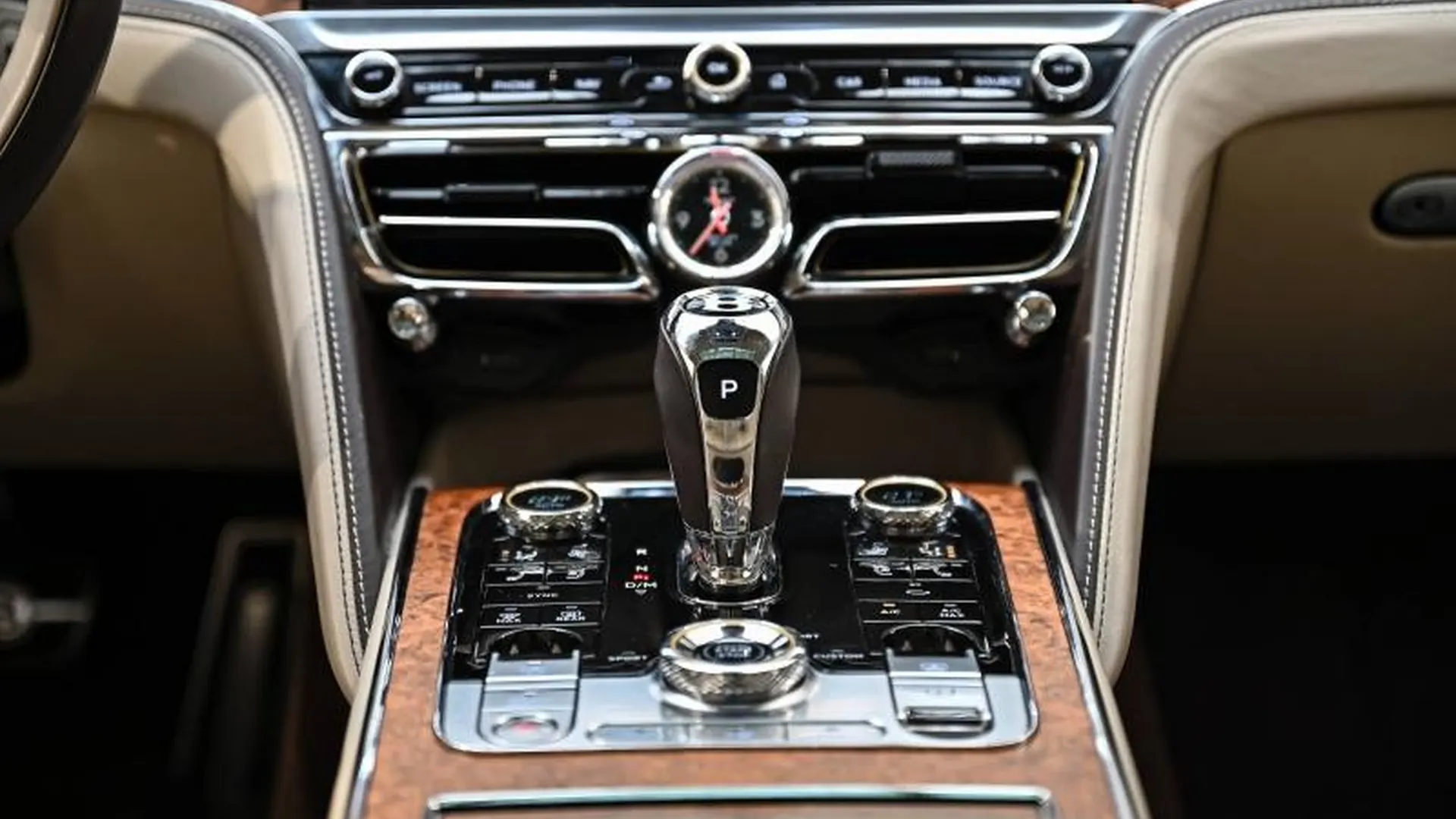 Bentley Flying Spur — photo 28