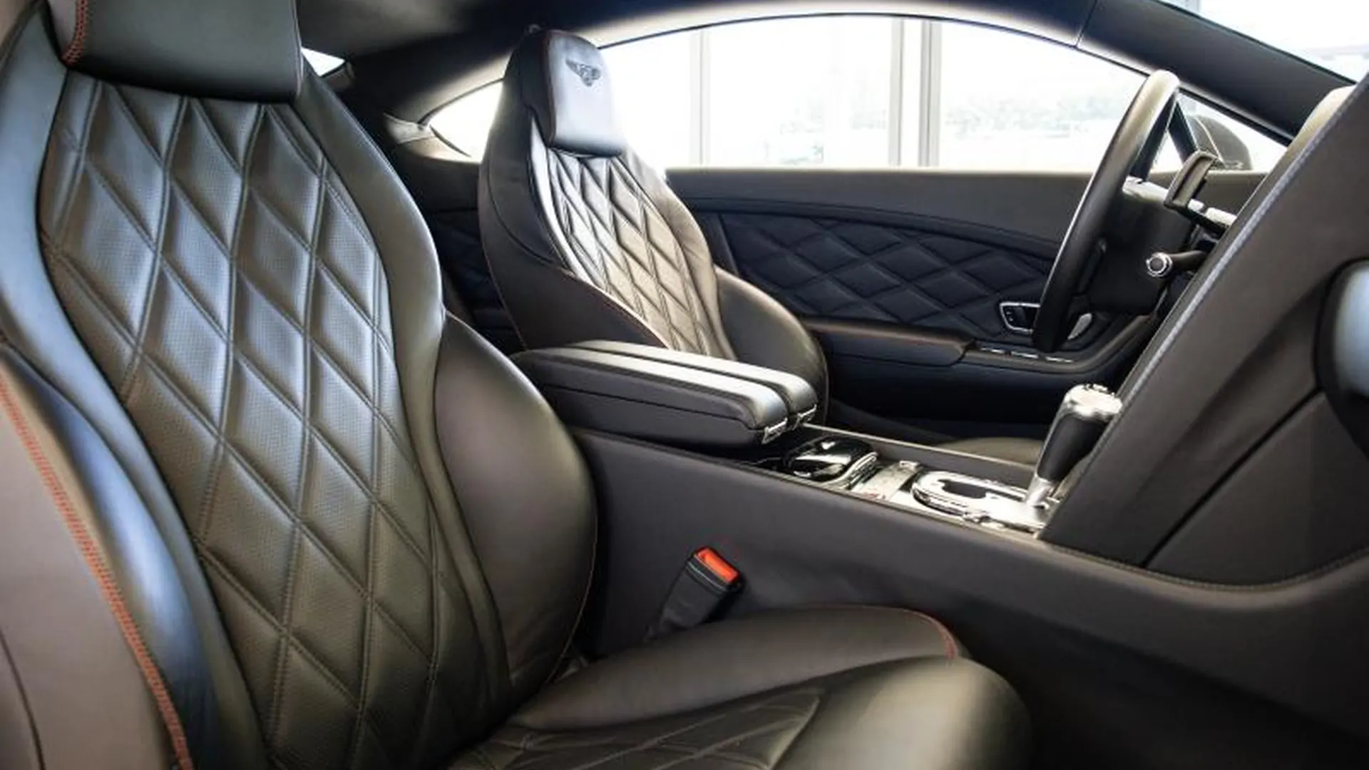 Bentley Continental GT — photo 11