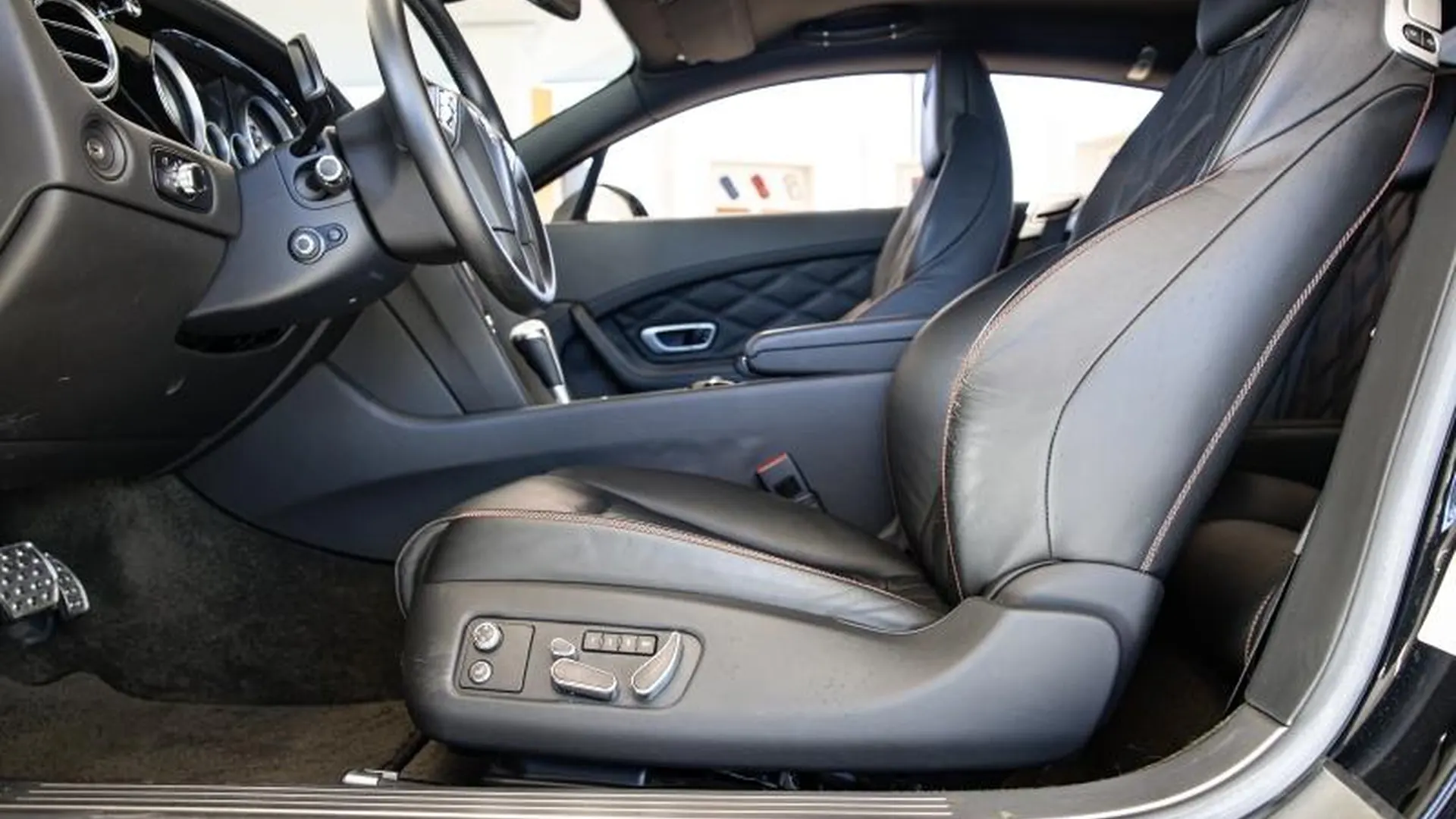 Bentley Continental GT — photo 10