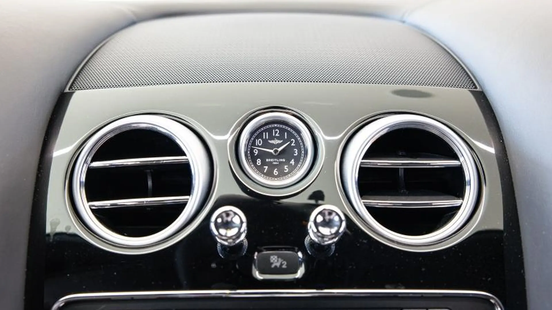 Bentley Continental GT — photo 32