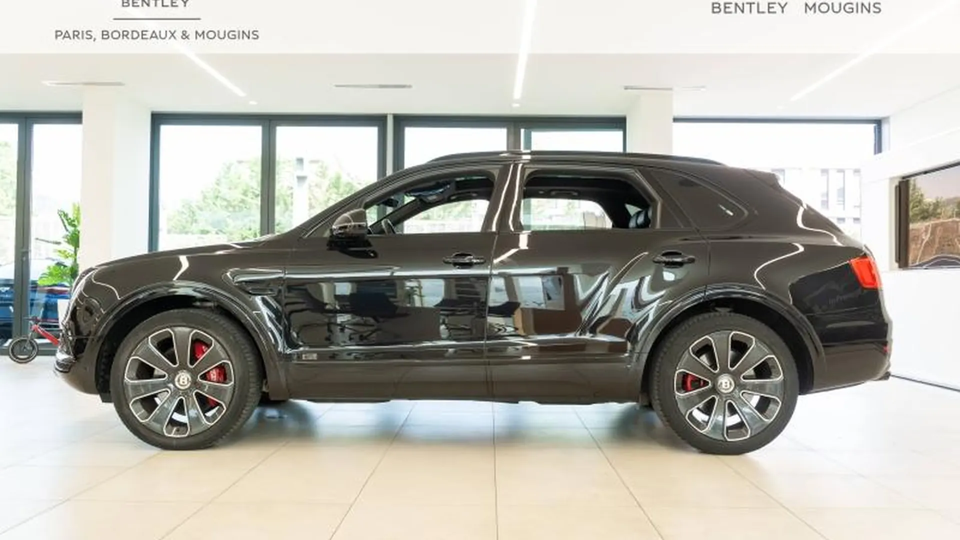 Bentley Bentayga — photo 2