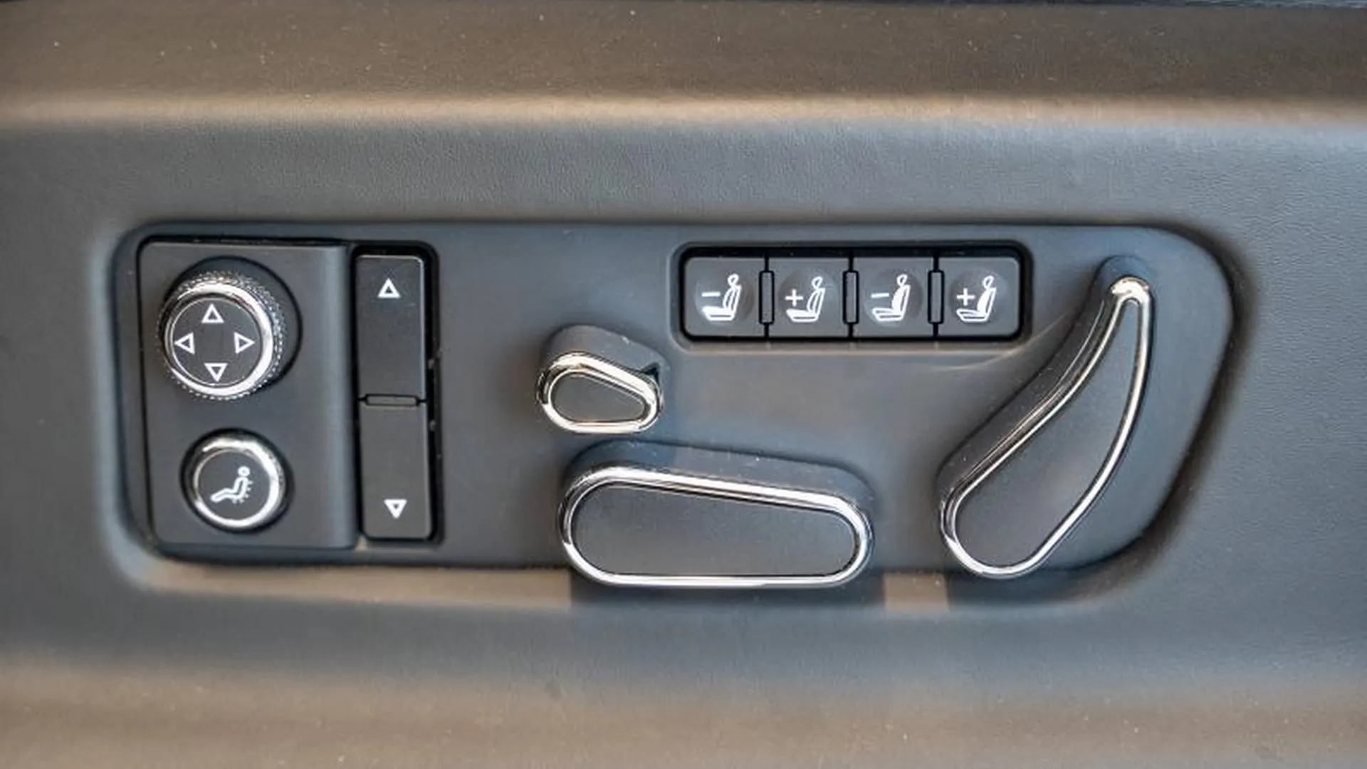 Bentley Bentayga — photo 22