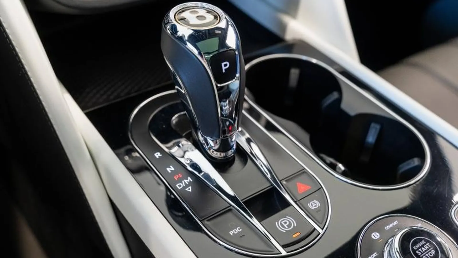 Bentley Bentayga — photo 34