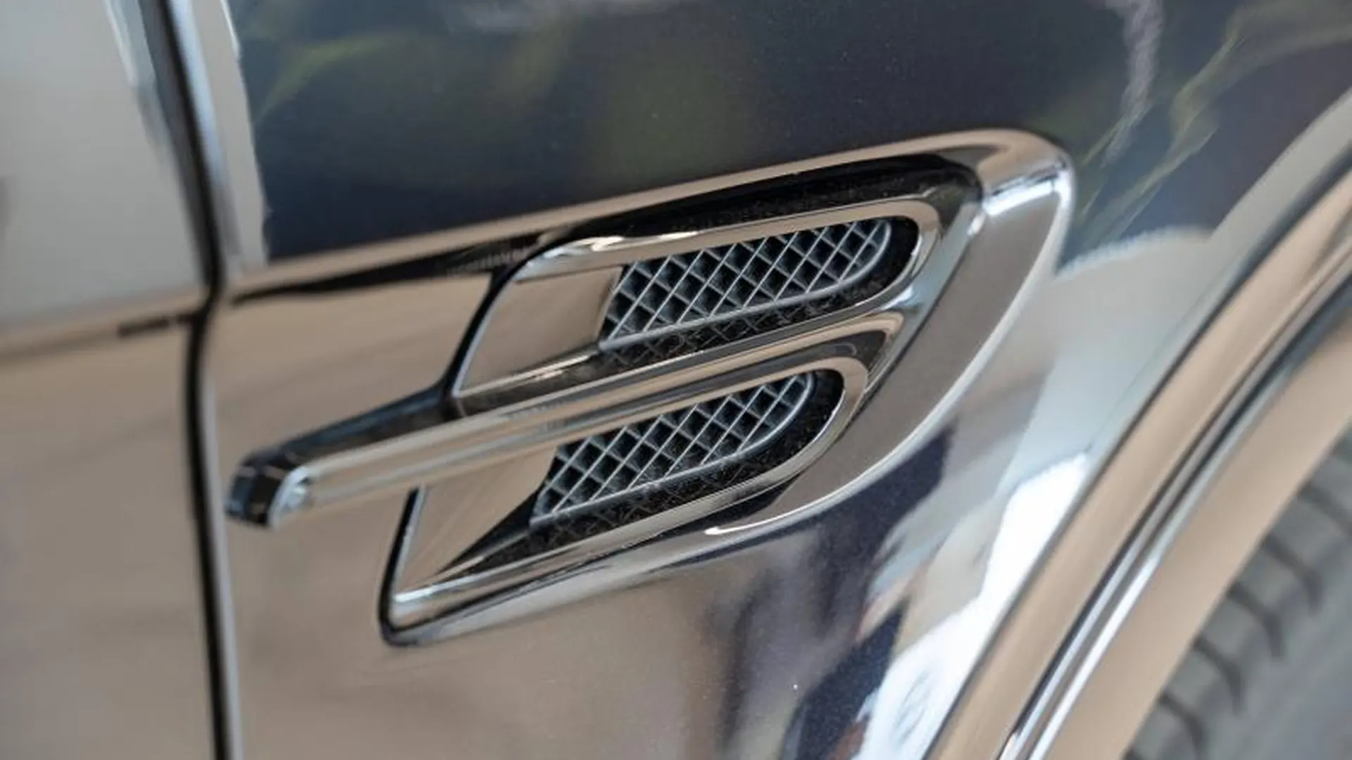 Bentley Bentayga — photo 16