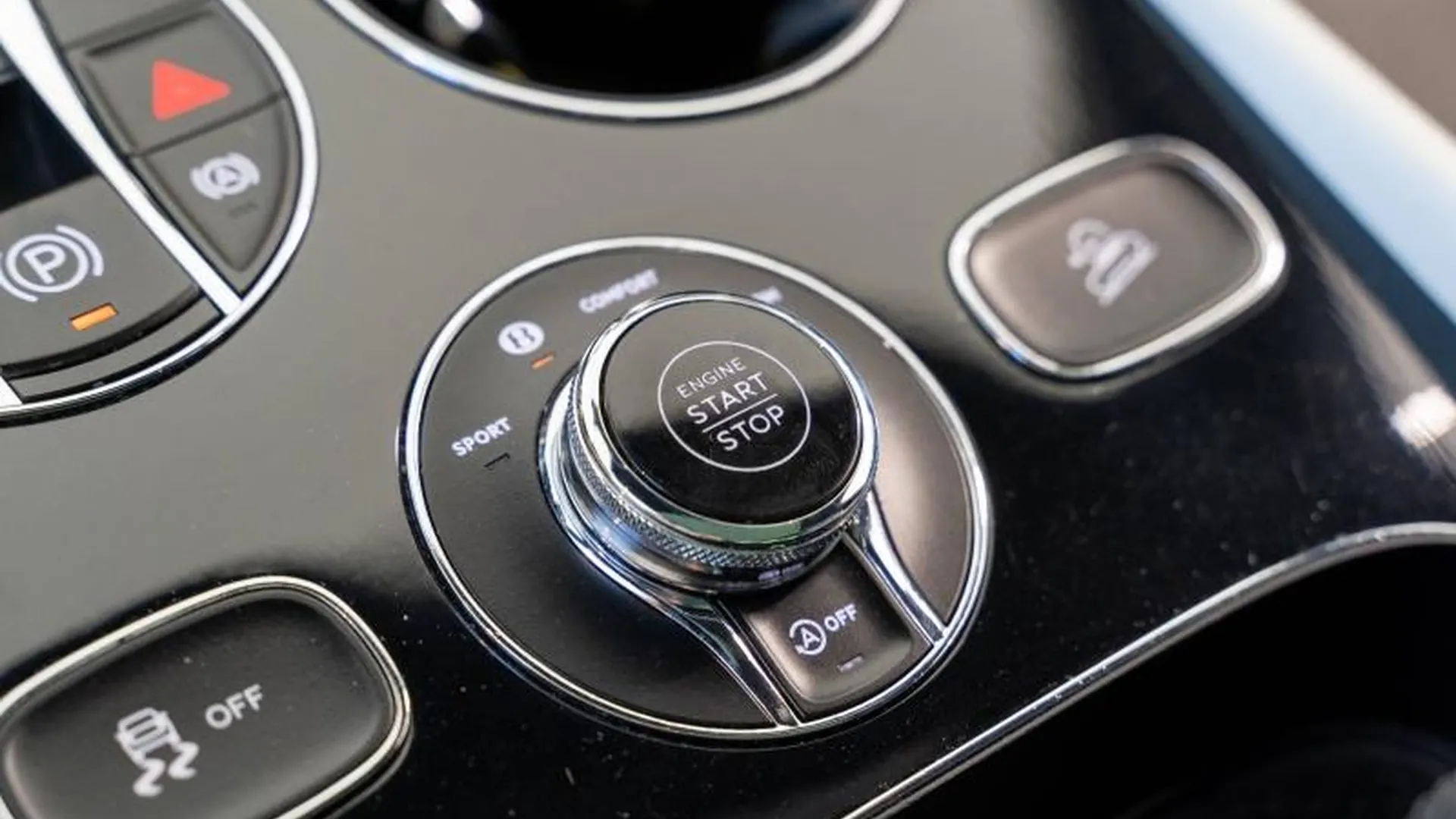Bentley Bentayga — photo 31