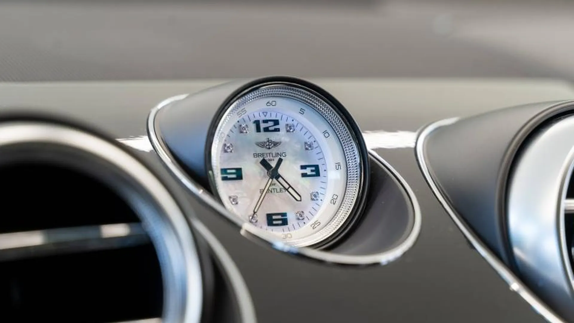 Bentley Bentayga — photo 38