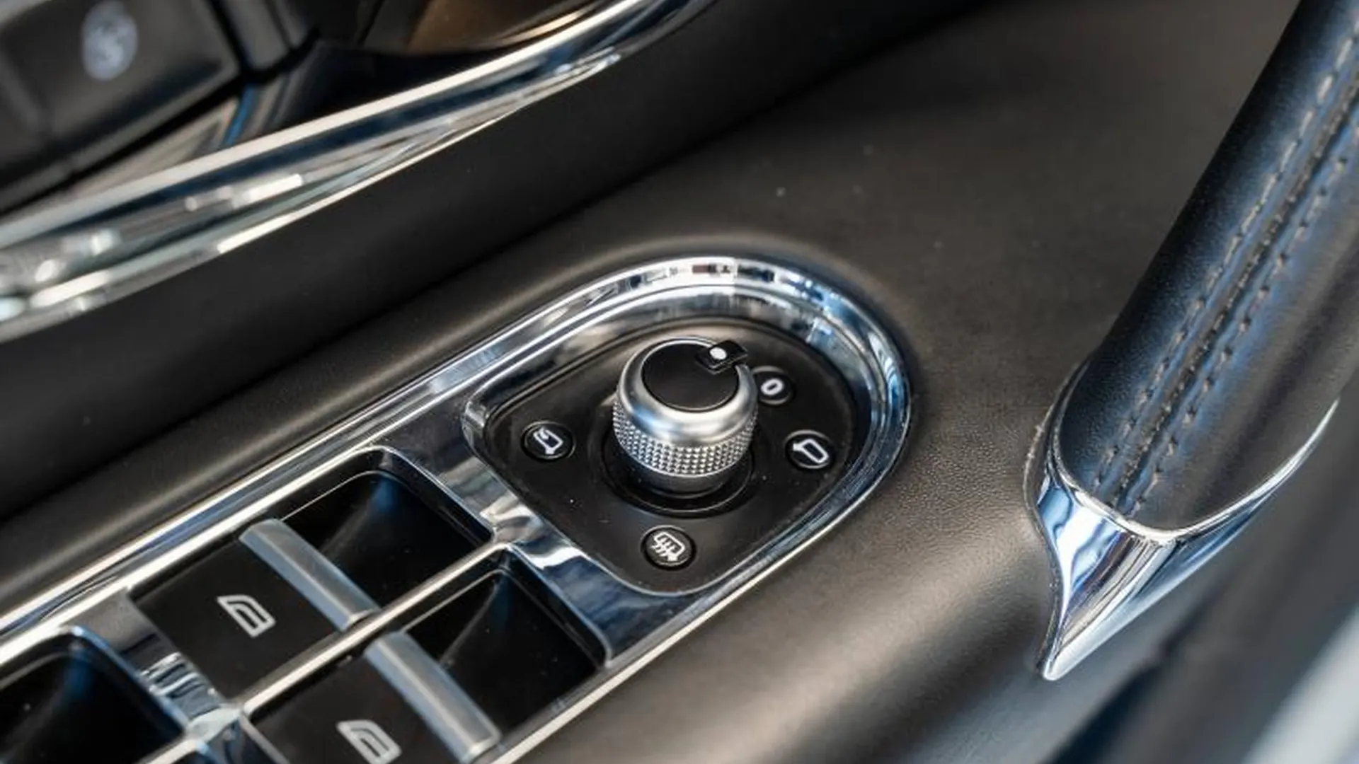 Bentley Bentayga — photo 20